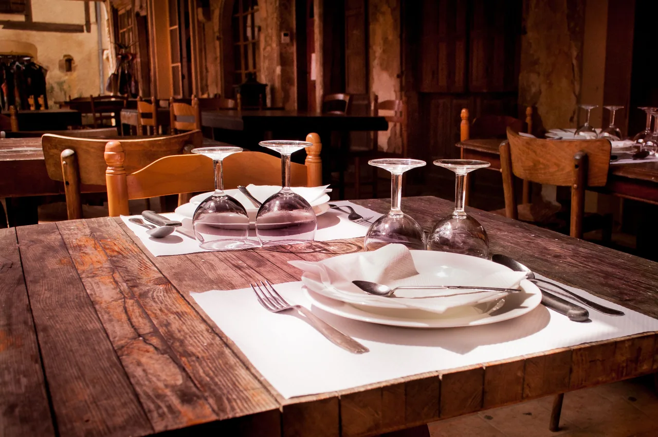 Table setting